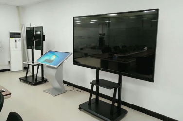 觸摸教學(xué)一體機(jī)