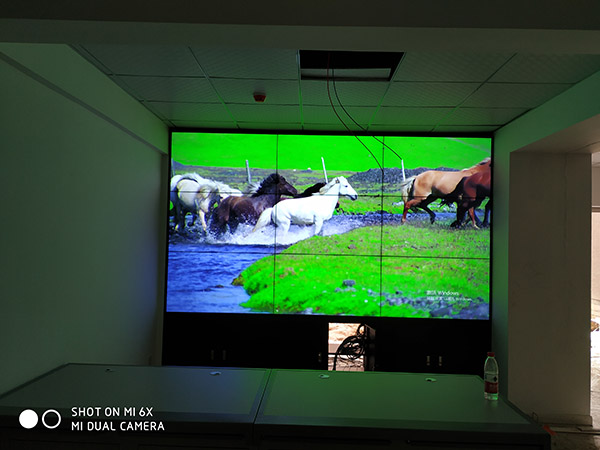 某小區(qū)監(jiān)控室46寸3*3 某小區(qū)監(jiān)控室46寸3*3