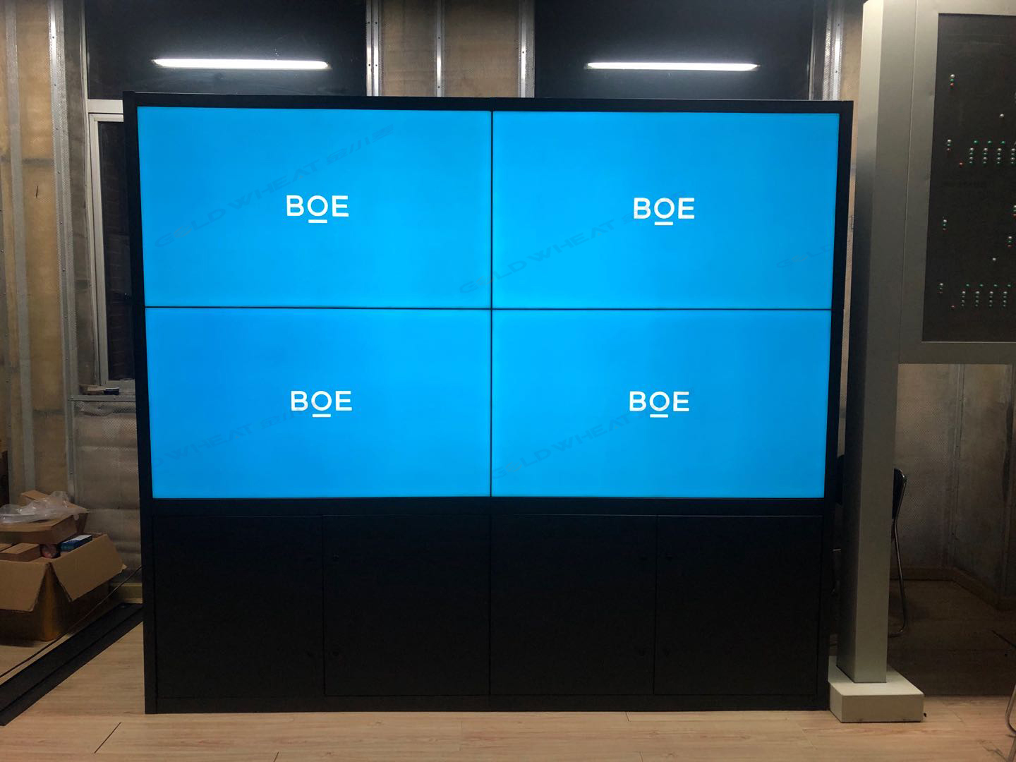 武漢某公司55寸2x2