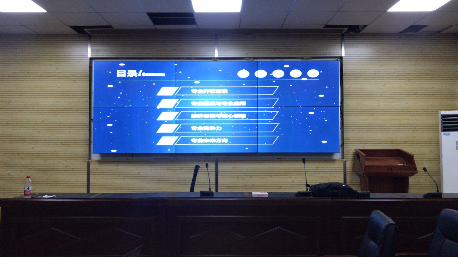 武漢市某大學55寸2x2