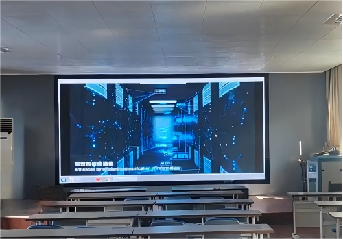 赤壁某培訓(xùn)中心 室內(nèi)p1.53全彩LED顯示屏 赤壁某培訓(xùn)中心 室內(nèi)p1.53全彩LED顯示屏